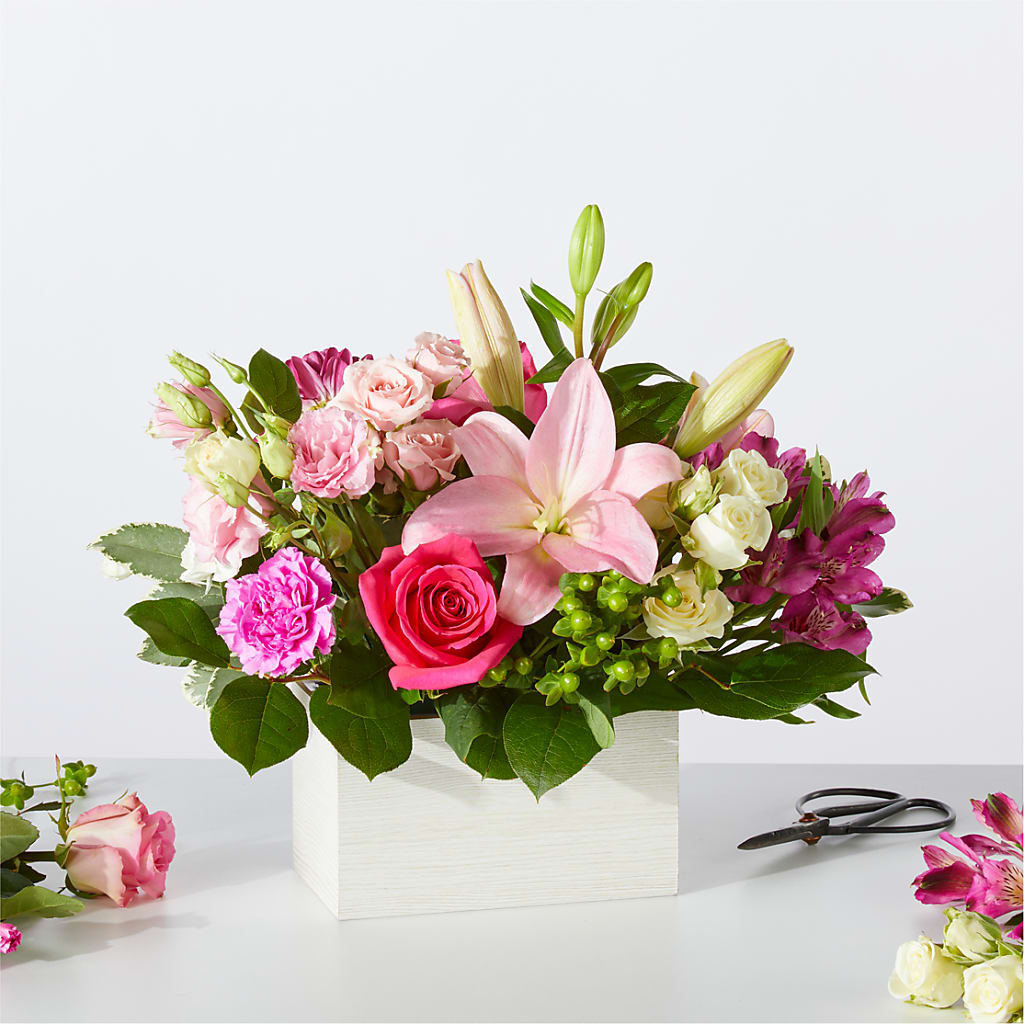 Sweetberry Box – A Florist Original – DANNY'S FLOWERS & GIFTS, Livonia MI