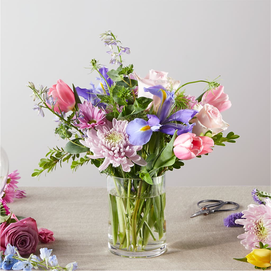 Pastel Tradition - A Florist Original – DANNY'S FLOWERS & GIFTS, Livonia MI
