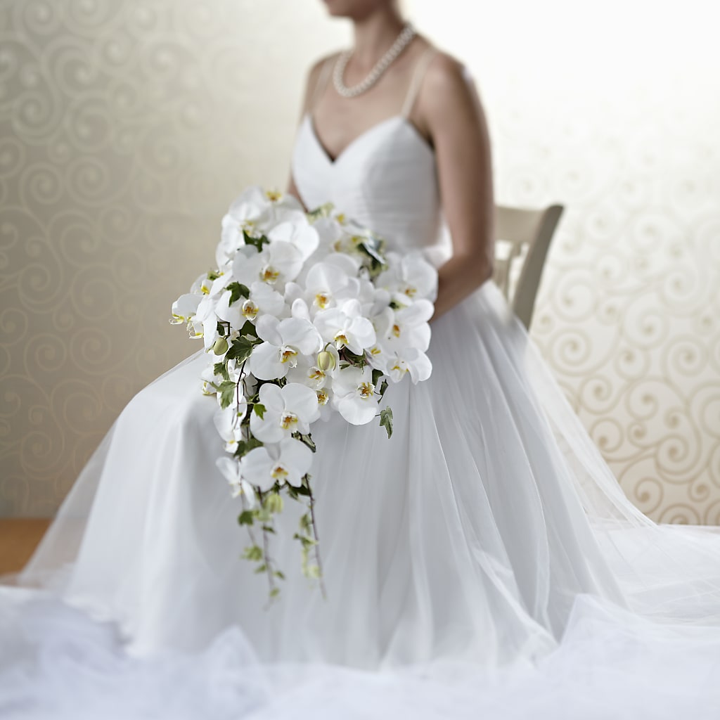 Classic White Bouquet – DANNY'S FLOWERS & GIFTS, Livonia MI
