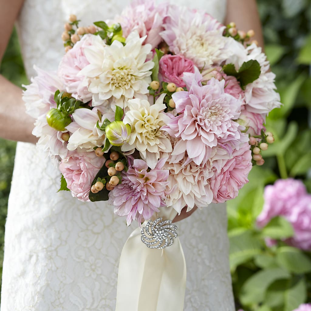 Heart's Promise Bouquet – DANNY'S FLOWERS & GIFTS, Livonia MI