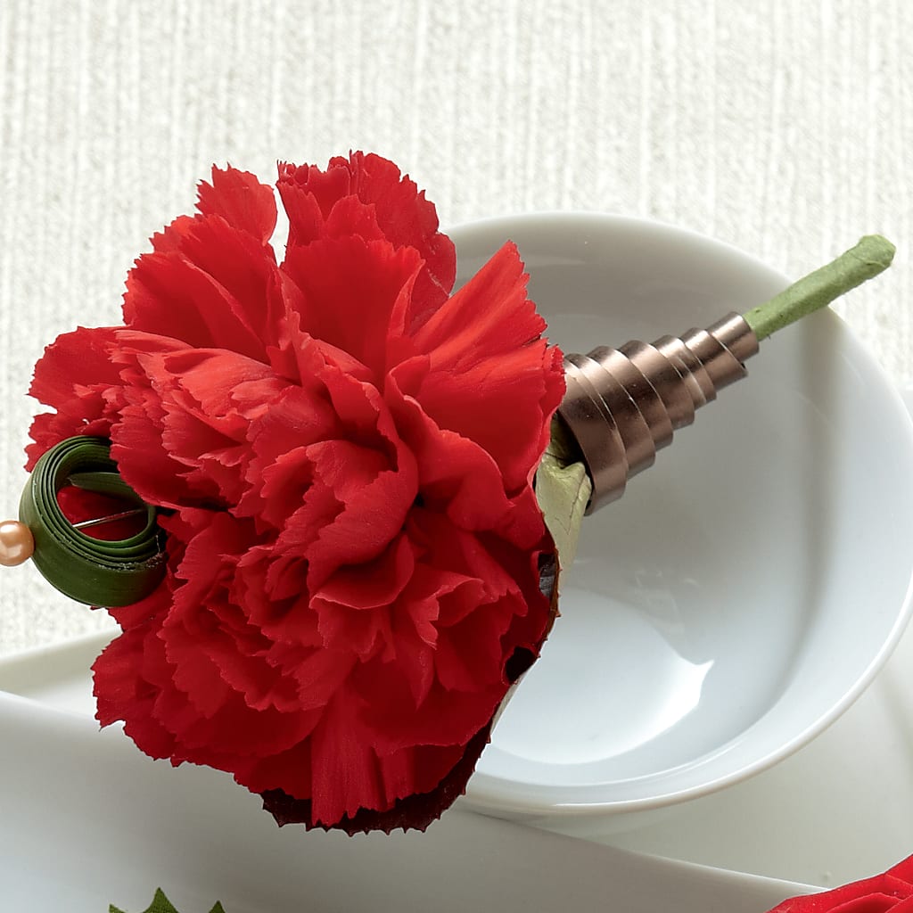 Red Carnation Boutonniere – DANNY'S FLOWERS & GIFTS, Livonia MI