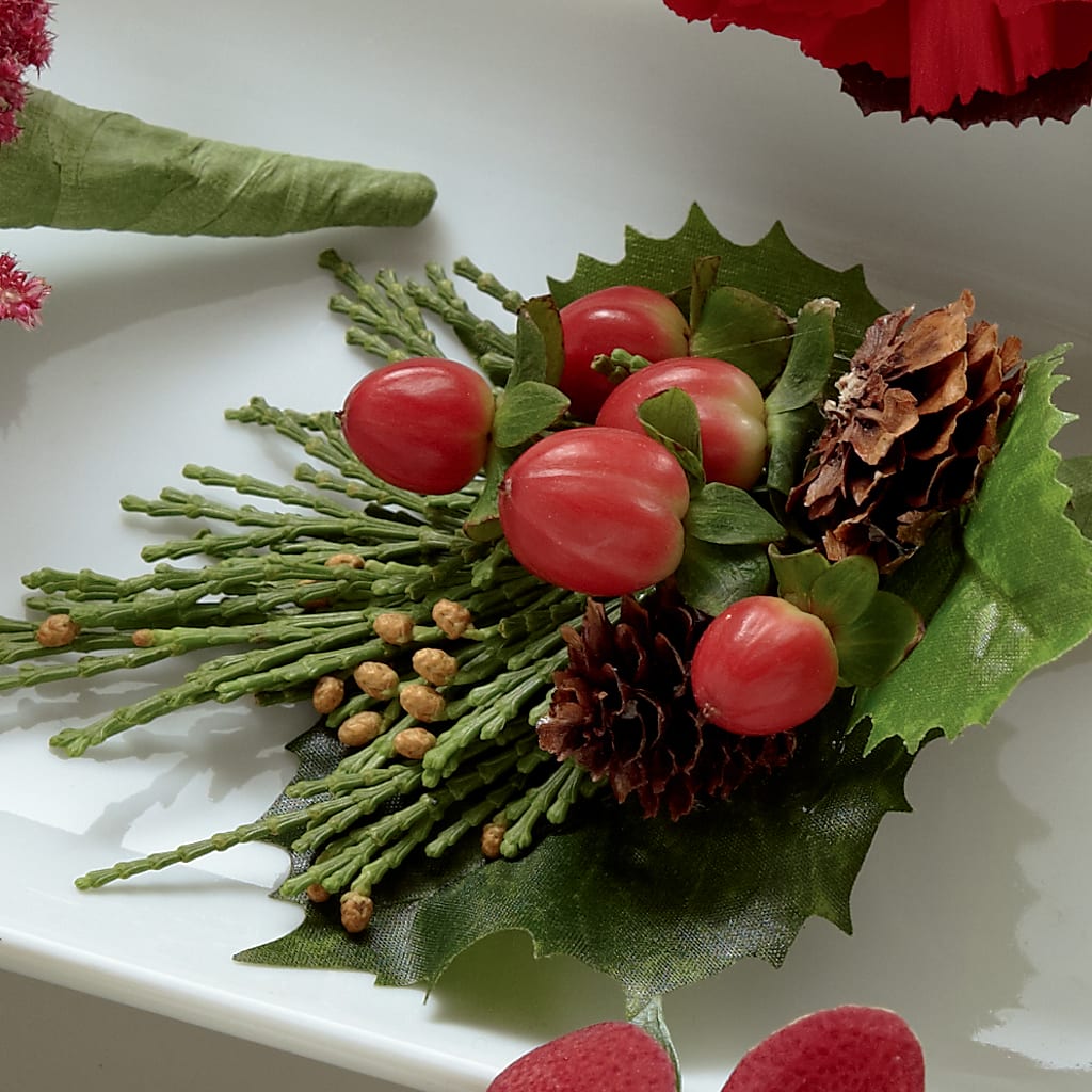 Red Berry Boutonniere – DANNY'S FLOWERS & GIFTS, Livonia MI