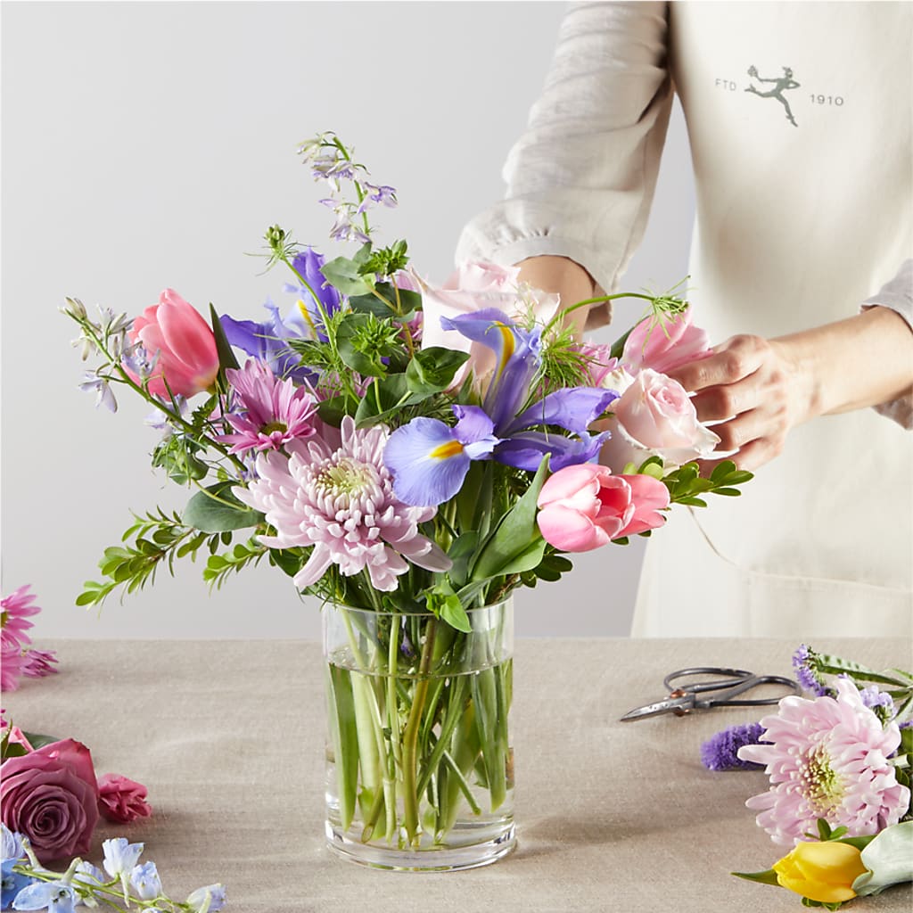Pastel Tradition - A Florist Original – DANNY'S FLOWERS & GIFTS, Livonia MI