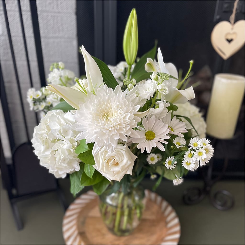 Classic Ivory – A Florist Original – DANNY'S FLOWERS & GIFTS, Livonia MI