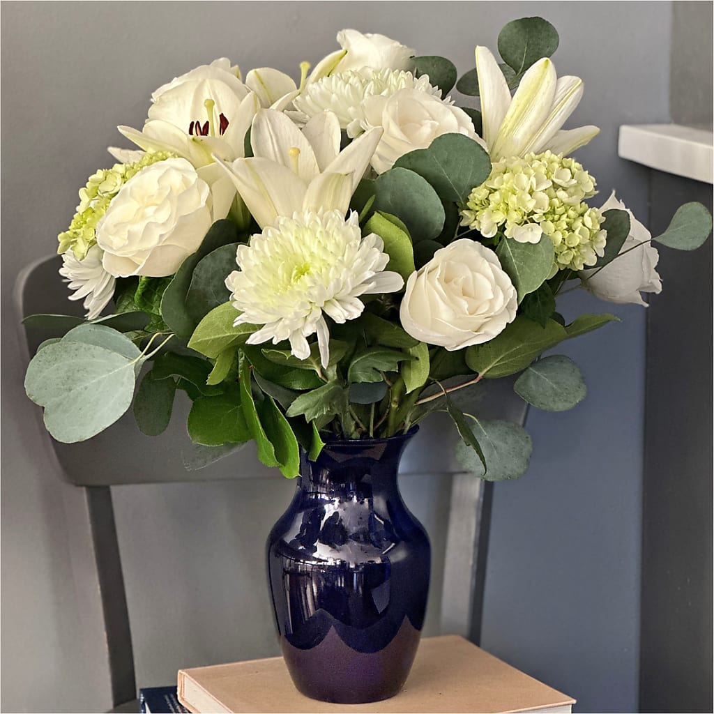 Snowy Dreams Bouquet – DANNY'S FLOWERS & GIFTS, Livonia MI