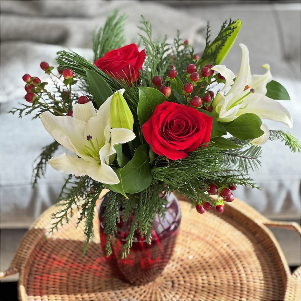 Evergreen Delight Bouquet – DANNY'S FLOWERS & GIFTS, Livonia MI